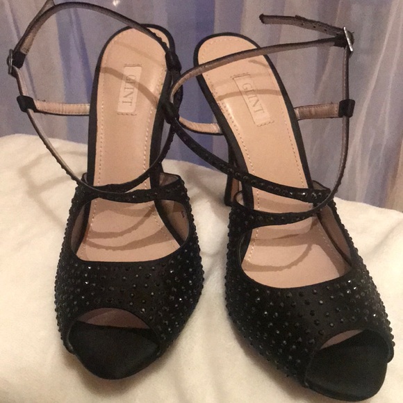 GLINT BLACK HEELS - Picture 2 of 8